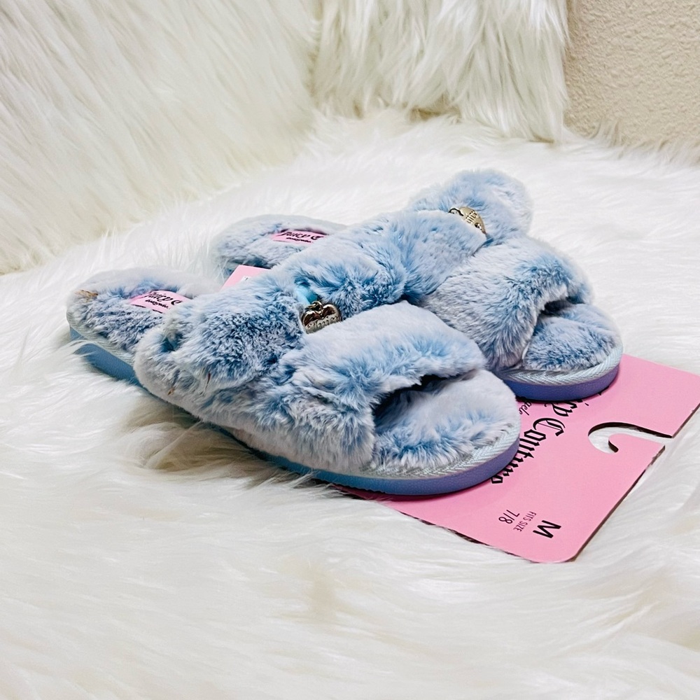 Juicy Couture Slippers - Picture 2 of 4